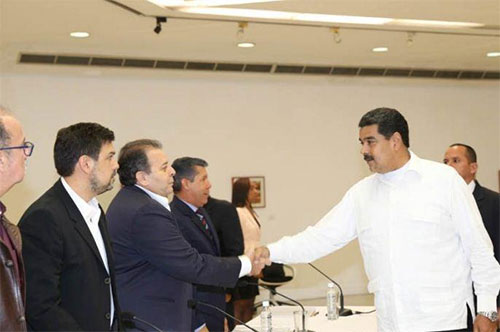 Maduro tiende la mano a la oposición y la palabra también para conversar